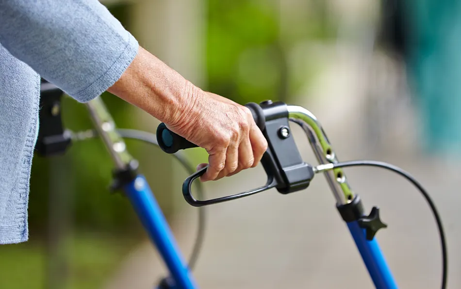 Zäpfchen ungeeignet bei Körperlicher Einschränkung Nahaufnahme eines Griffs eines Rollators